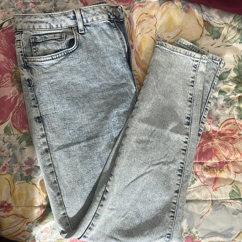 Light blue / white Jean very comfortable zipper in good condition